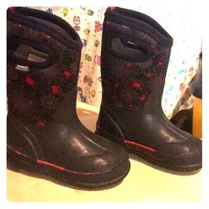 Toddler size 9 Bogs fall/winter boots